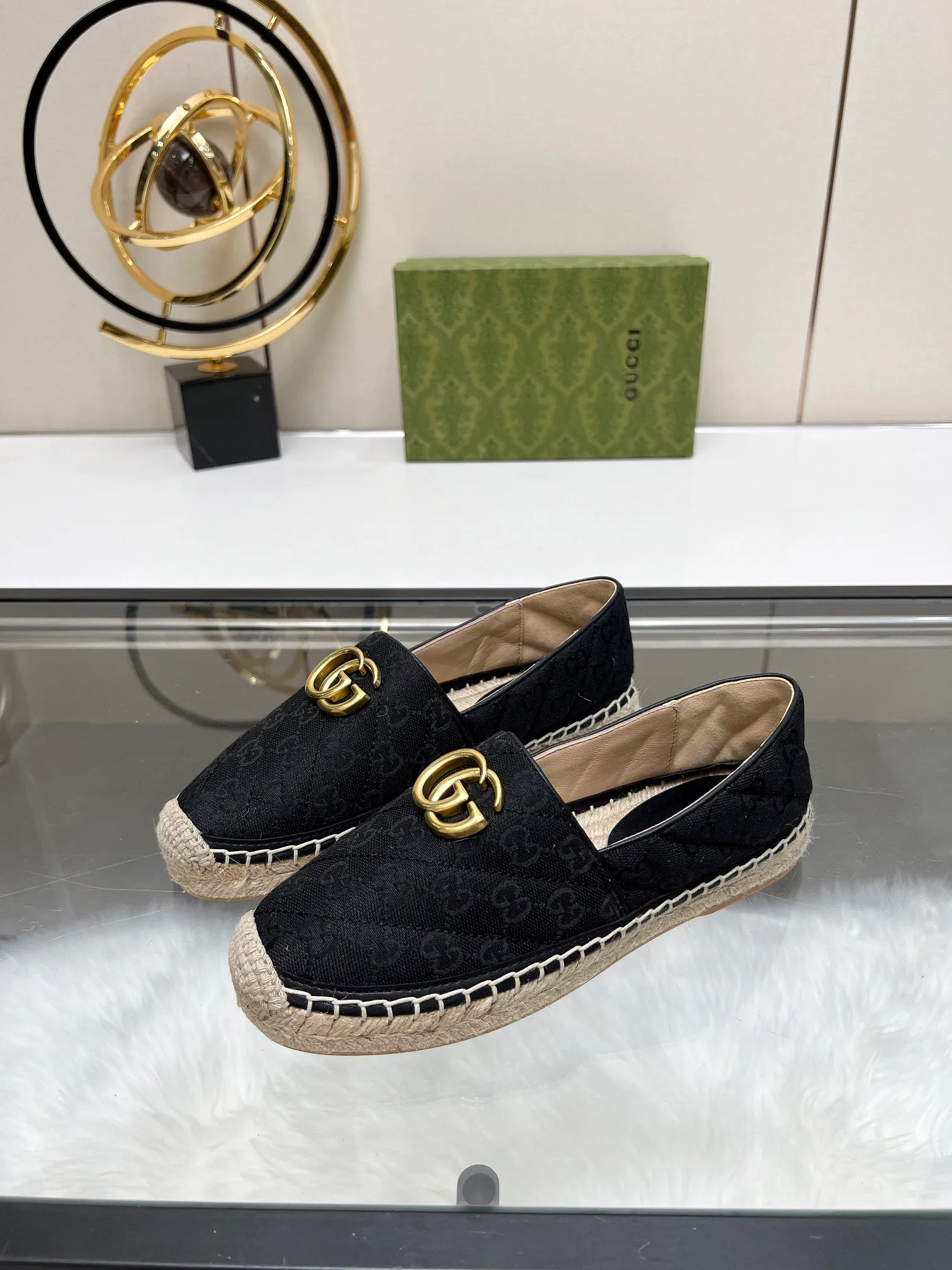 👟👟Ex-factory price 380👟👟 2024 new color early spring Gucci 🗽🗽Gucci classic logo logo canvas fisherman shoes, espadrilles made of double G imported fabric. The color of the brand's double G letter cross-woven pattern will be reinterpreted every season, and the charm of the collection elements will be interpreted through more fresh and eye-catching materials and designs. •Pink, dozens of colors, choose as you like, choose as you like •Women’s style •Number of sizes 35-42